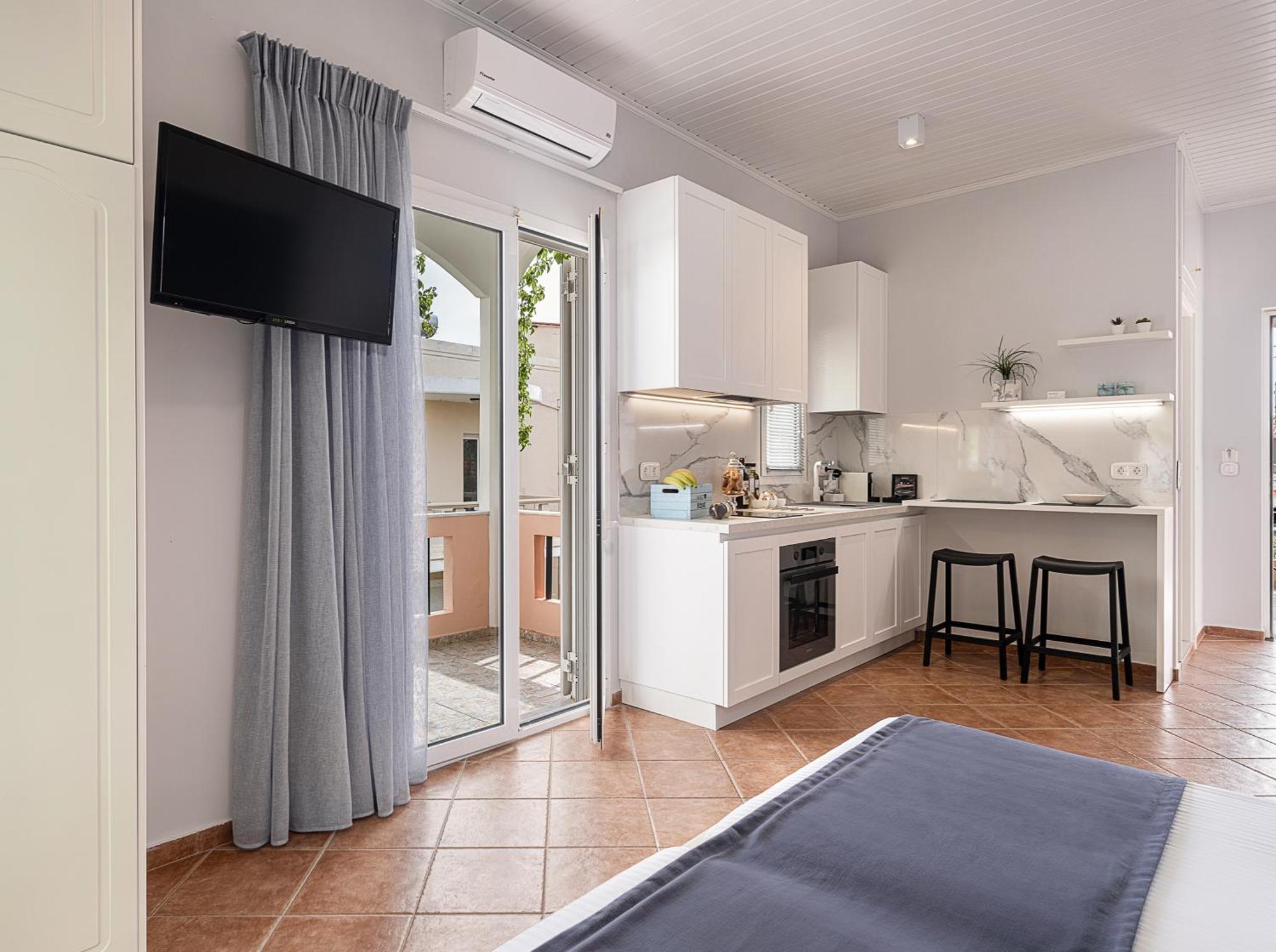 Elena Seafront Luxury Apartments Алмирида Экстерьер фото