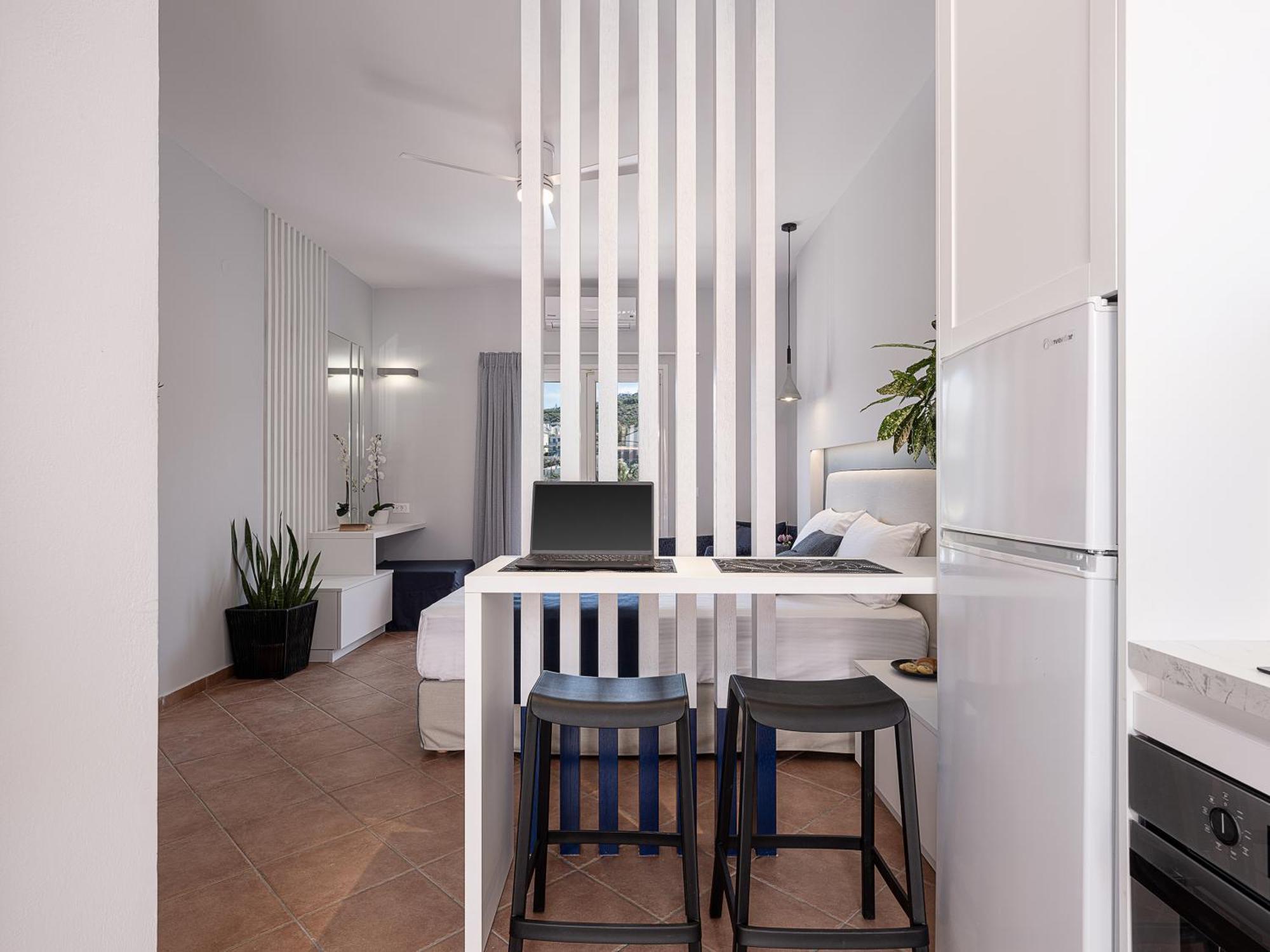 Elena Seafront Luxury Apartments Алмирида Экстерьер фото