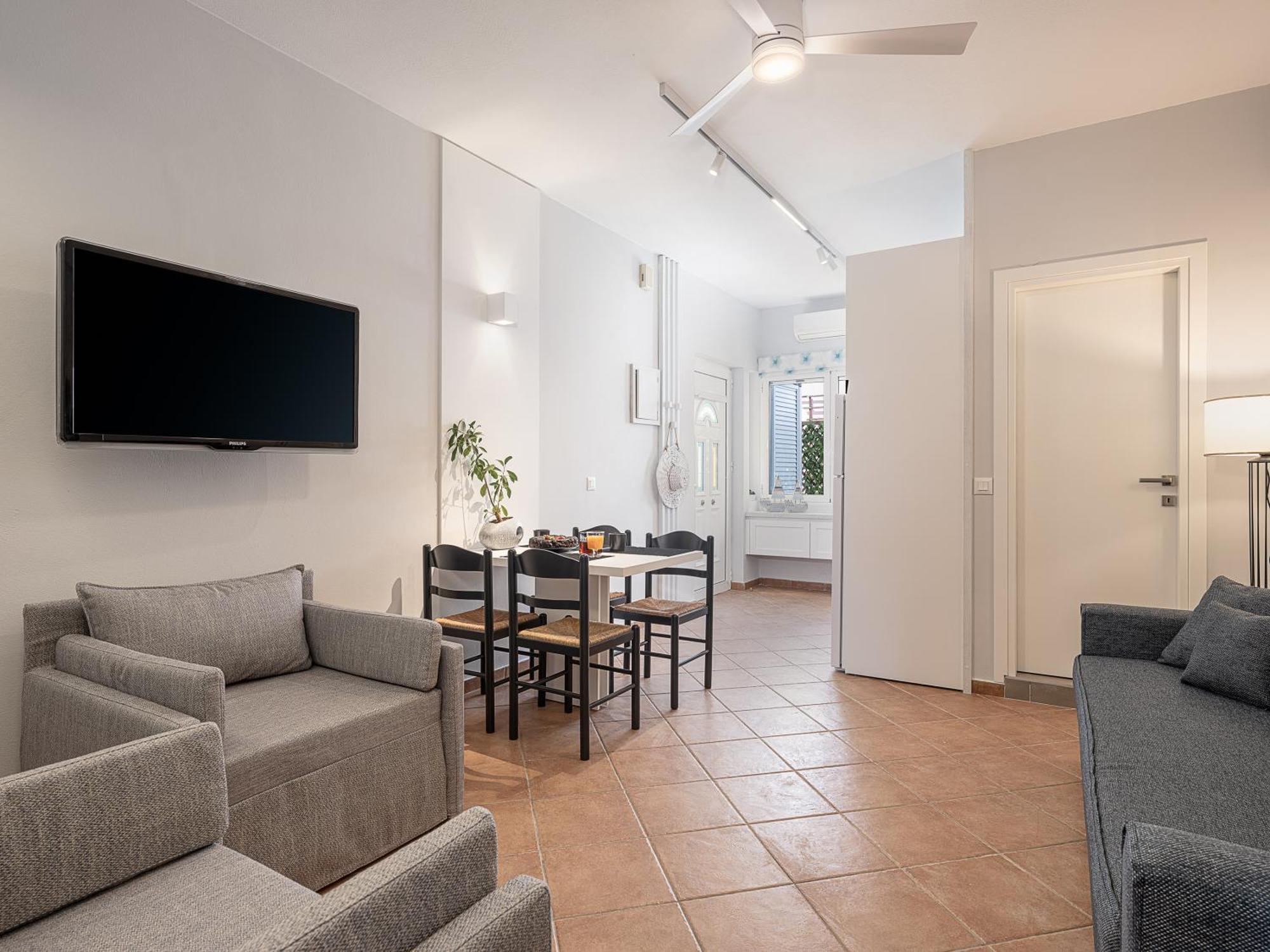 Elena Seafront Luxury Apartments Алмирида Номер фото